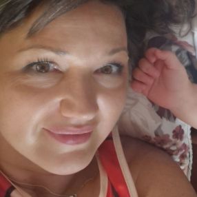 Ella, Babysitter in București