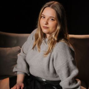 Giulia, Babysitter în Zalău
