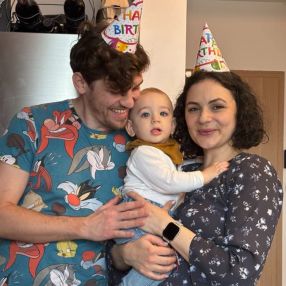 Sarah, Familie în București