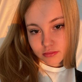 Nicole, Babysitter în Câmpia Turzii