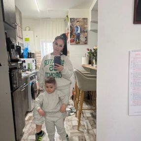 Raluca, Familie în Dej