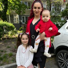 Mihaela, Family in Oradea