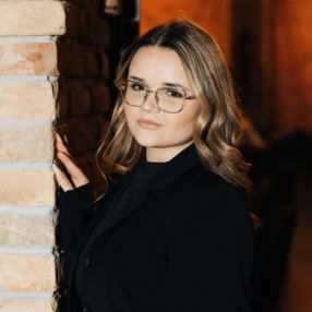 Teodora, Babysitter în Beclean