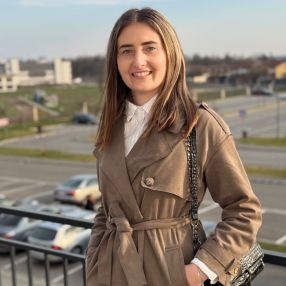 Bianca, Babysitter în Salonta