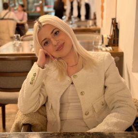 Roxana-Ștefania, Babysitter în București
