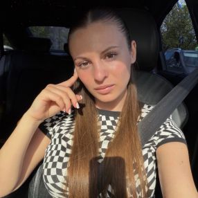 Alexandra, Babysitter în Turda