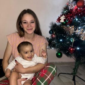 Antonia, Familie în Onești