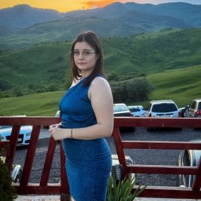 Ana, Babysitter în Brașov