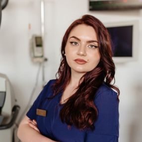 Iulia, Babysitter in Iași