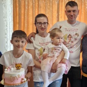 Claudia, Family in Oradea